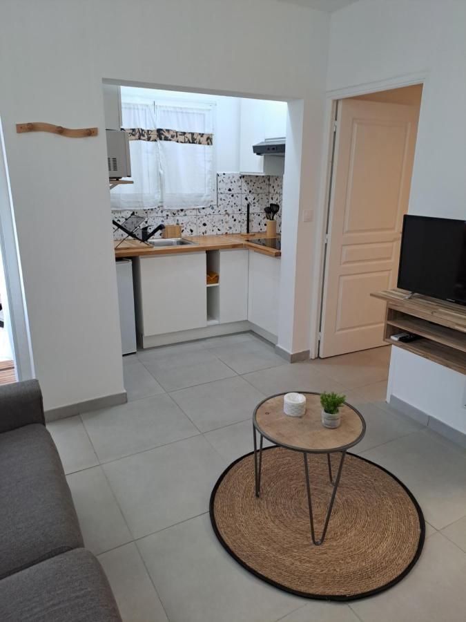 Appartement Cosy, T2 Situe En Centre Ville De Saint-Pierre Екстер'єр фото